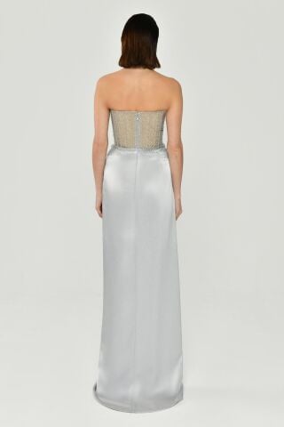 Straplez Üst Taşlı Yandan Yırmaçlı Saten Uzun Elbise Gri - 42