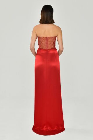 Straplez Üst Taşlı Yandan Yırmaçlı Saten Uzun Elbise Kırmızı - 36