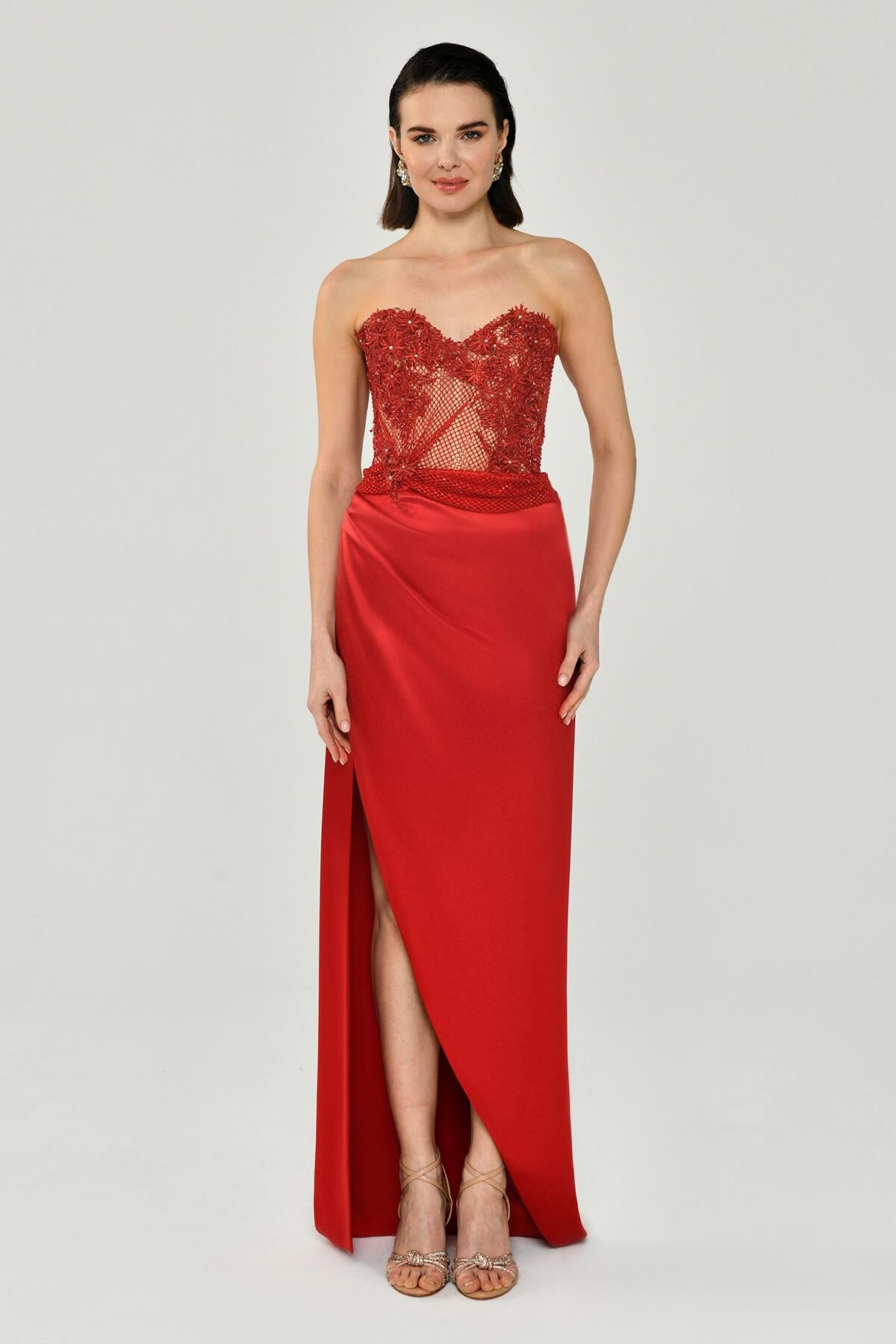 Straplez Üst Taşlı Yandan Yırmaçlı Saten Uzun Elbise Kırmızı - 40