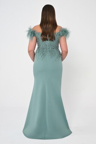 Omuzları Tüylü Payetli Krep Uzun Elbise MİNT - 44