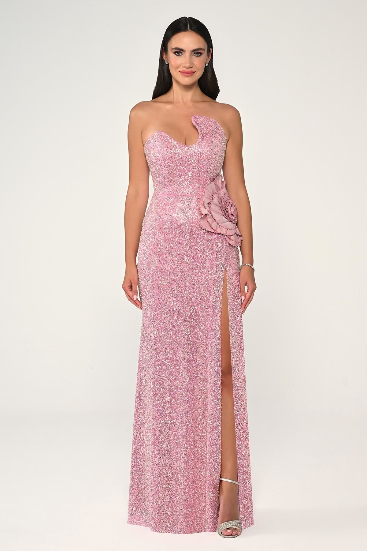 Trägerloses, asymmetrisch geschnittenes, langes Kleid aus Paillettenstoff, Rosa - 40