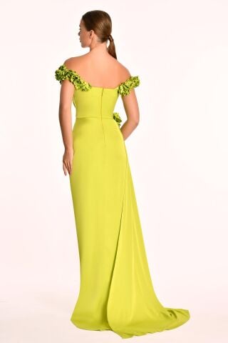 Düşük Omuz Önden Yırtmaçlı Kuyruklu Saten Uzun Elbise ELMA YEŞİLİ - 42