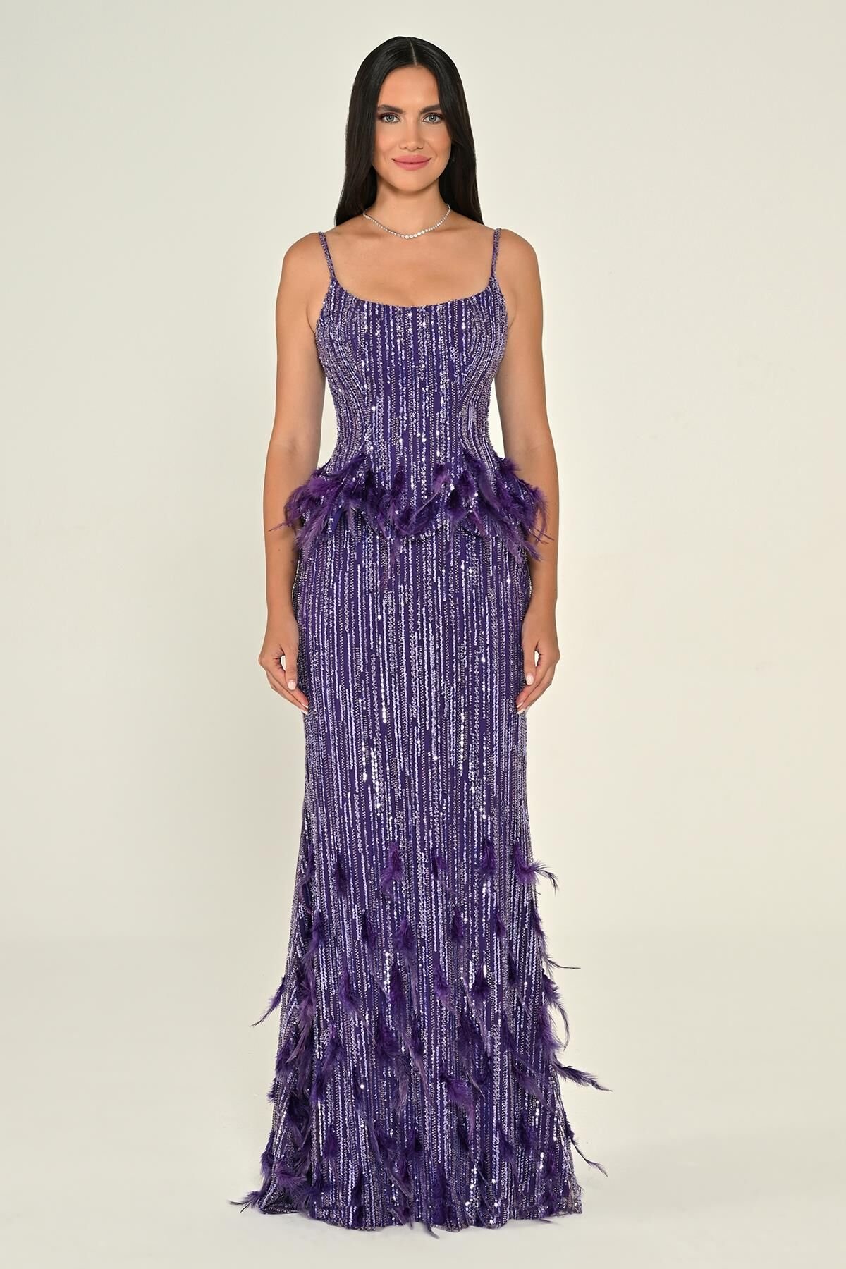 İp Askılı Çıkarılabilir Üst Tüy Aksasuarlı Payet Uzun Elbise