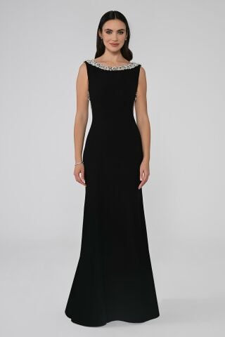 Langes Kleid aus Krepp mit Perlenbesatz am Hals und Rücken