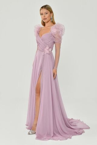 Uzun Transparan Kollu Kalp Göğüs Çiçek Aksesuarlı Yırtmaçlı Şifon Uzun Elbise Pembe - 40