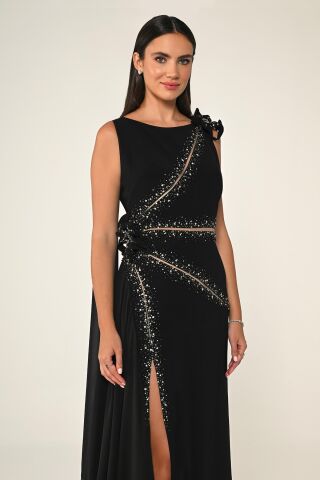 Çiçek ve Taş Aksesuarlı Yırtmaçlı Şallı Uzun Elbise Siyah - 42