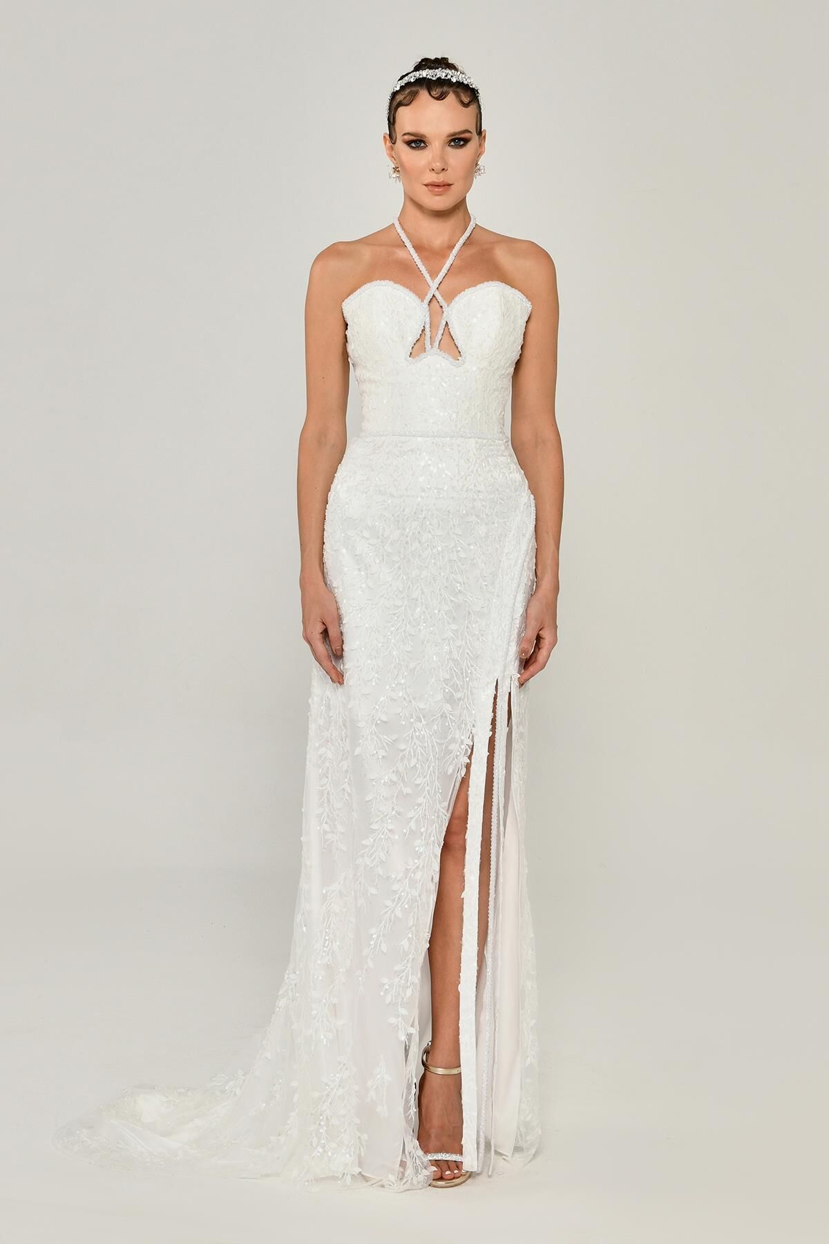 Boyundan Askılı Kalp Göğüs Yırtmaçlı Uzun Elbise