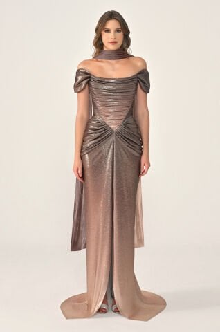 Düşük Kol Drapeli Önden Yırtmaçlı Parlak Kumaş Uzun Elbise