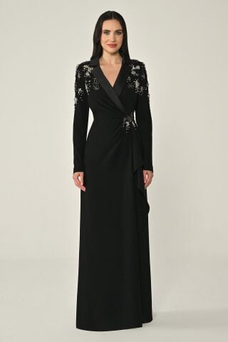 Uzun Kollu Kruvaze Omzu ve Beli Aksesuarlı Uzun Krep Elbise