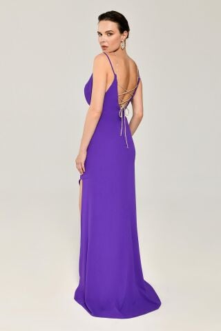 Derin Dekolte Sırt Taşlı İp Yırtmaçlı Uzun Elbise Mor - 40