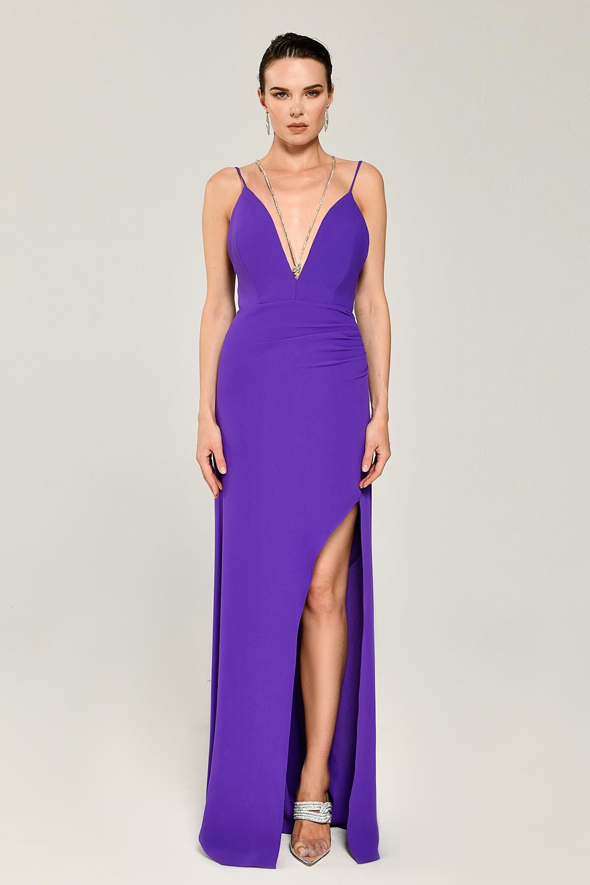 Derin Dekolte Sırt Taşlı İp Yırtmaçlı Uzun Elbise Mor - 42