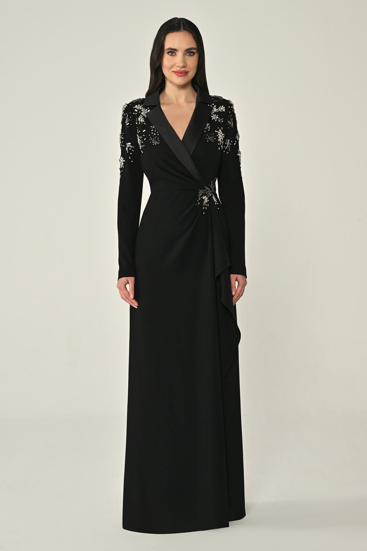 Uzun Kollu Kruvaze Omzu ve Beli Aksesuarlı Uzun Krep Elbise Siyah - 46