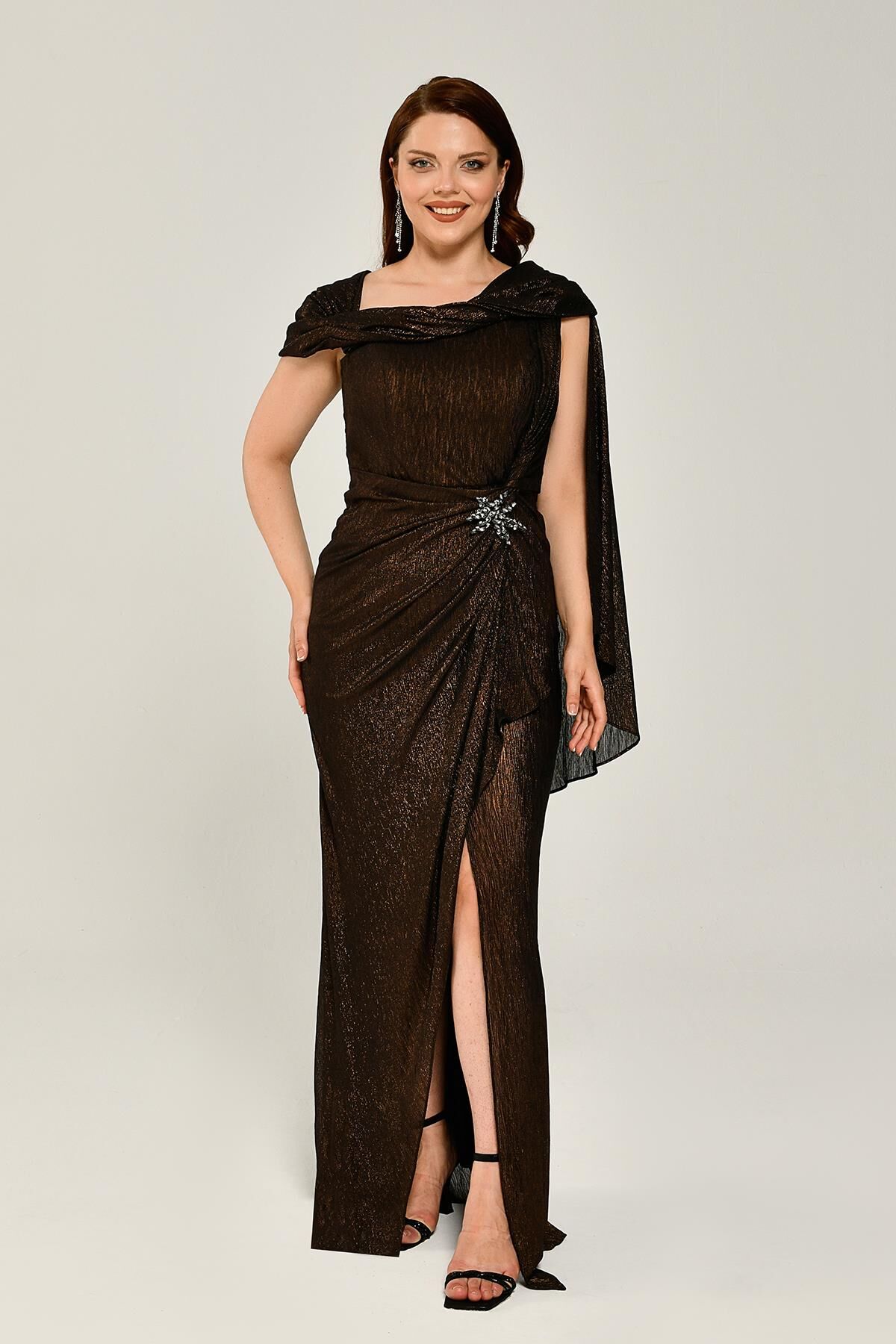 Simli Kumaş Tek Omuz Şallı Beli Broşlu Uzun Elbise ALTIN - 42