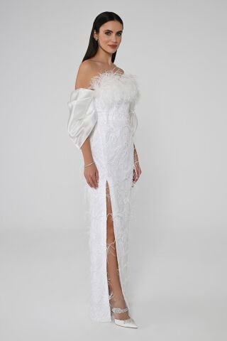 Düşük Kol Straplez Göğüs Tüylü Yırtmaçlı Uzun Elbise