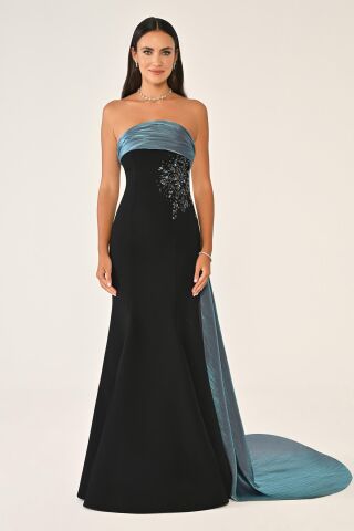 Trägerloses, besticktes langes Crêpe-Kleid mit Schwanz SCHWARZ / İNDİGO - 40