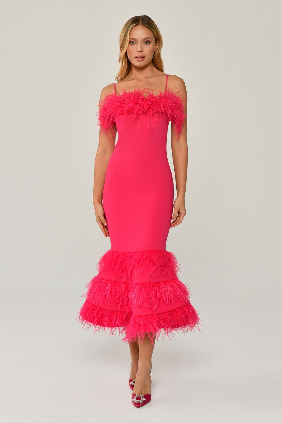 İp Askılı Göğüs Ve Eteği Tüylü Balık Midi Elbise AÇIK FUŞYA - 44