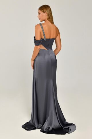Tek Omuz Taşlı Zincir Askılı Yırtmaçlı Saten Uzun Elbise ANTRASİT - 38