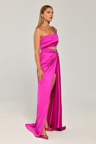 Tek Omuz Taşlı Zincir Askılı Yırtmaçlı Saten Uzun Elbise Fuşya - 40