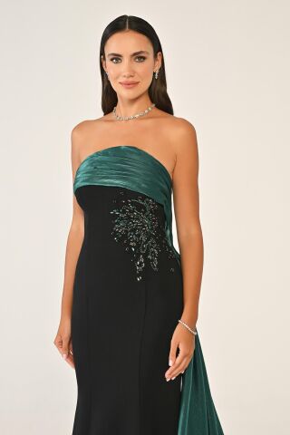 Straplez Üstü İşlemeli Kuyruklu Krep Uzun Elbise SİYAH / ZÜMRÜT - 44