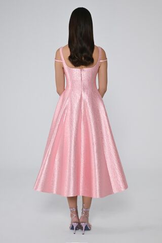 Askılı Yakası Taş Aksesuarlı Brokar Kumaş Midi Elbise Pembe - 40