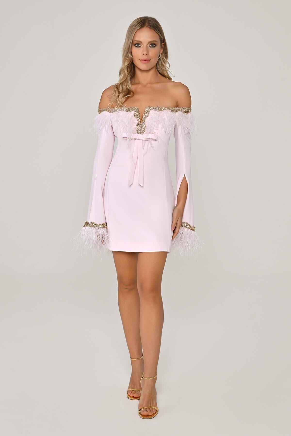 Düşük Kol Kenarları İşlemeli Tüylü Krep Kısa Elbise Pembe - 38