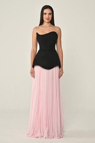 Trägerloses Chiffon-Kleid mit Krepprock