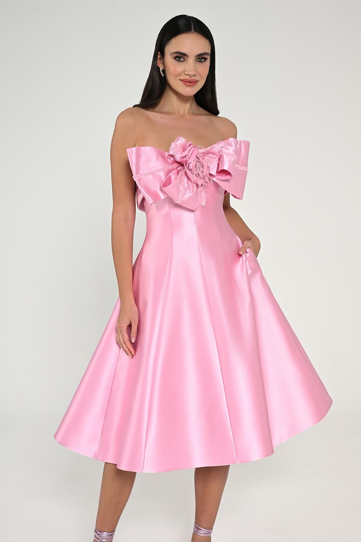 Straplez Önü Çiçekli Fiyonk Saten Midi Elbise Pembe - 36