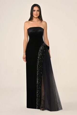 Straplez Eteği Taşlı Tüllü Kadife Uzun Elbise