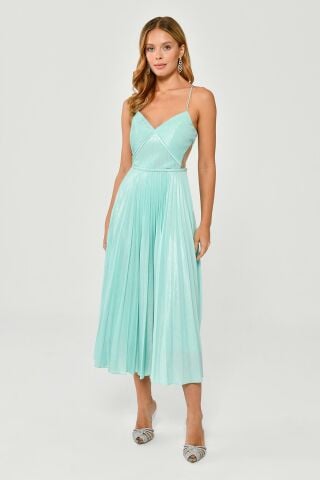 Plissiertes Midikleid aus glänzendem Stoff mit Seilträgern