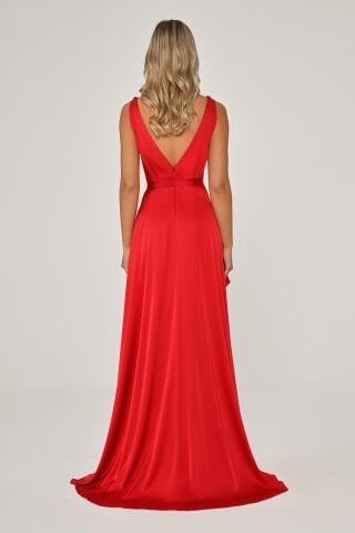 Çift Yırtmaçlı Çiçek Aksesuarlı Saten Uzun Elbise Kırmızı - 40