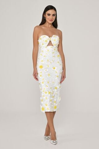 Straplez 3 Boyutlu Çiçek Aksesuralı Midi Elbise Beyaz - 40