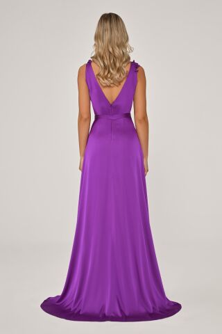 Çift Yırtmaçlı Çiçek Aksesuarlı Saten Uzun Elbise Mor - 42