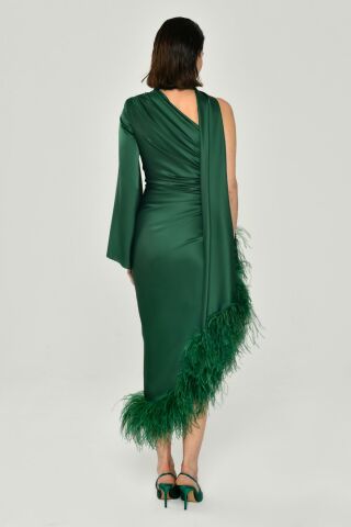 Tek Kol Boyundan Şallı Tüy Aksesuarlı Saten Midi Elbise Yeşil - 38