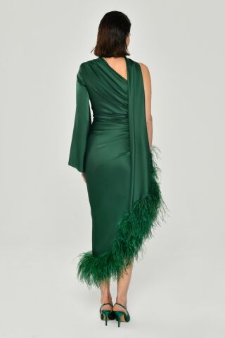 Tek Kol Boyundan Şallı Tüy Aksesuarlı Saten Midi Elbise Yeşil - 38