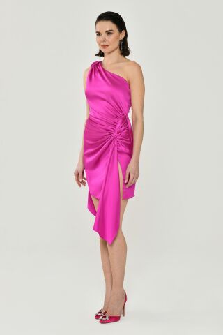 Tek Omuz Düğüm Detaylı Yırtmaçlı Saten Elbise Fuşya - 38