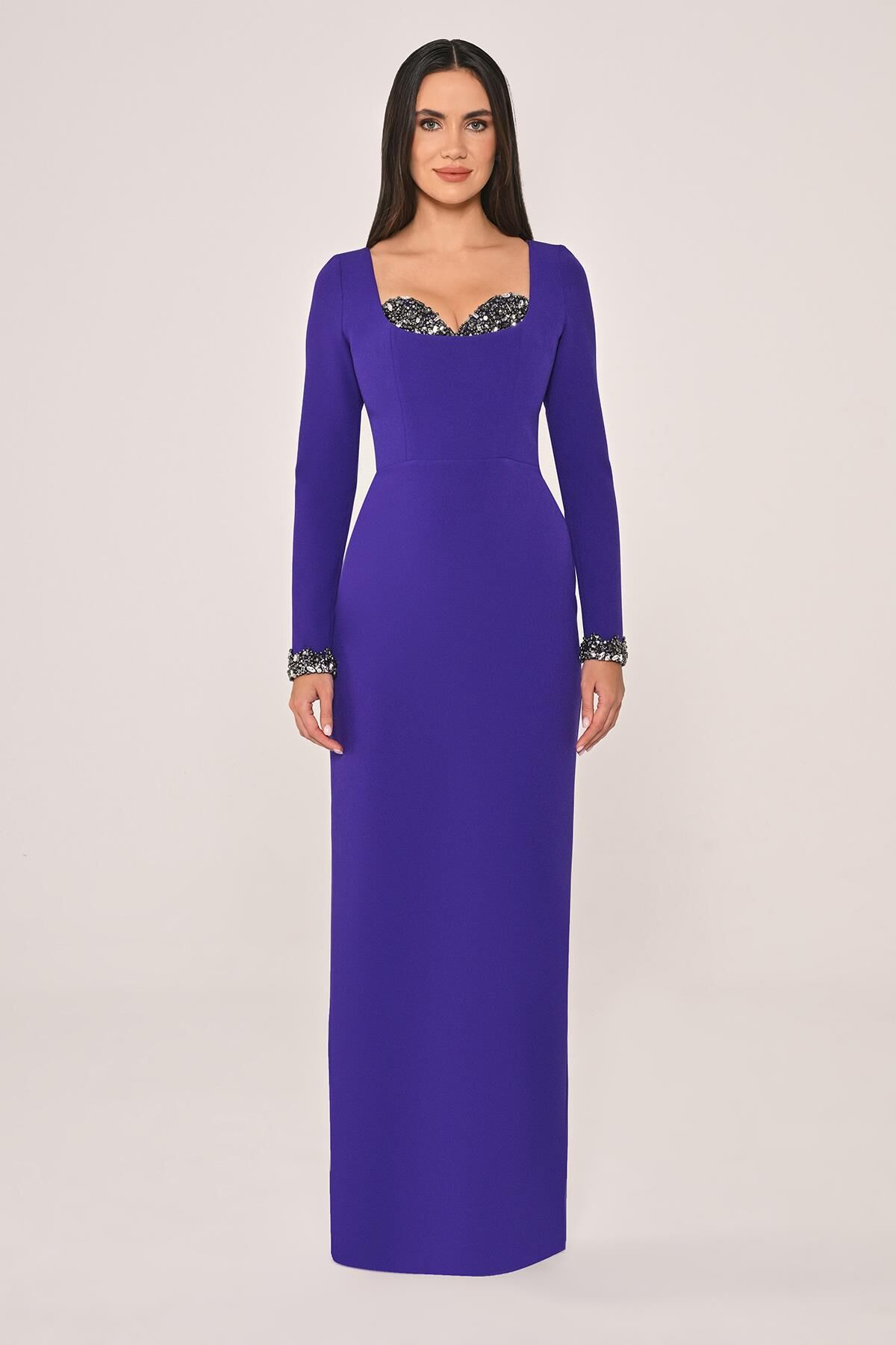 Slim Fit Langes Kreppkleid mit bestickter Brust und Ärmeln Lila - 44