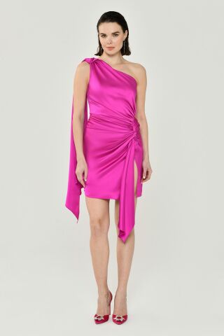 Tek Omuz Düğüm Detaylı Yırtmaçlı Saten Elbise Fuşya - 40