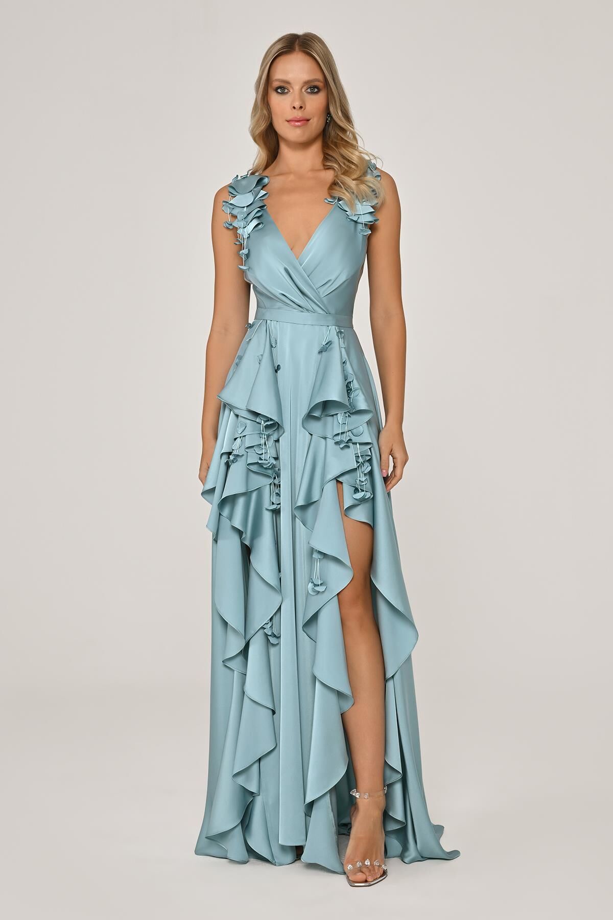 Çift Yırtmaçlı Çiçek Aksesuarlı Saten Uzun Elbise MİNT - 38