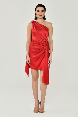 Tek Omuz Düğüm Detaylı Yırtmaçlı Saten Elbise Kırmızı - 42