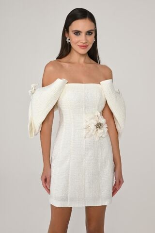 Düşük Kol Beli Çiçek Aksesuarlı Kısa Elbise Beyaz - 44