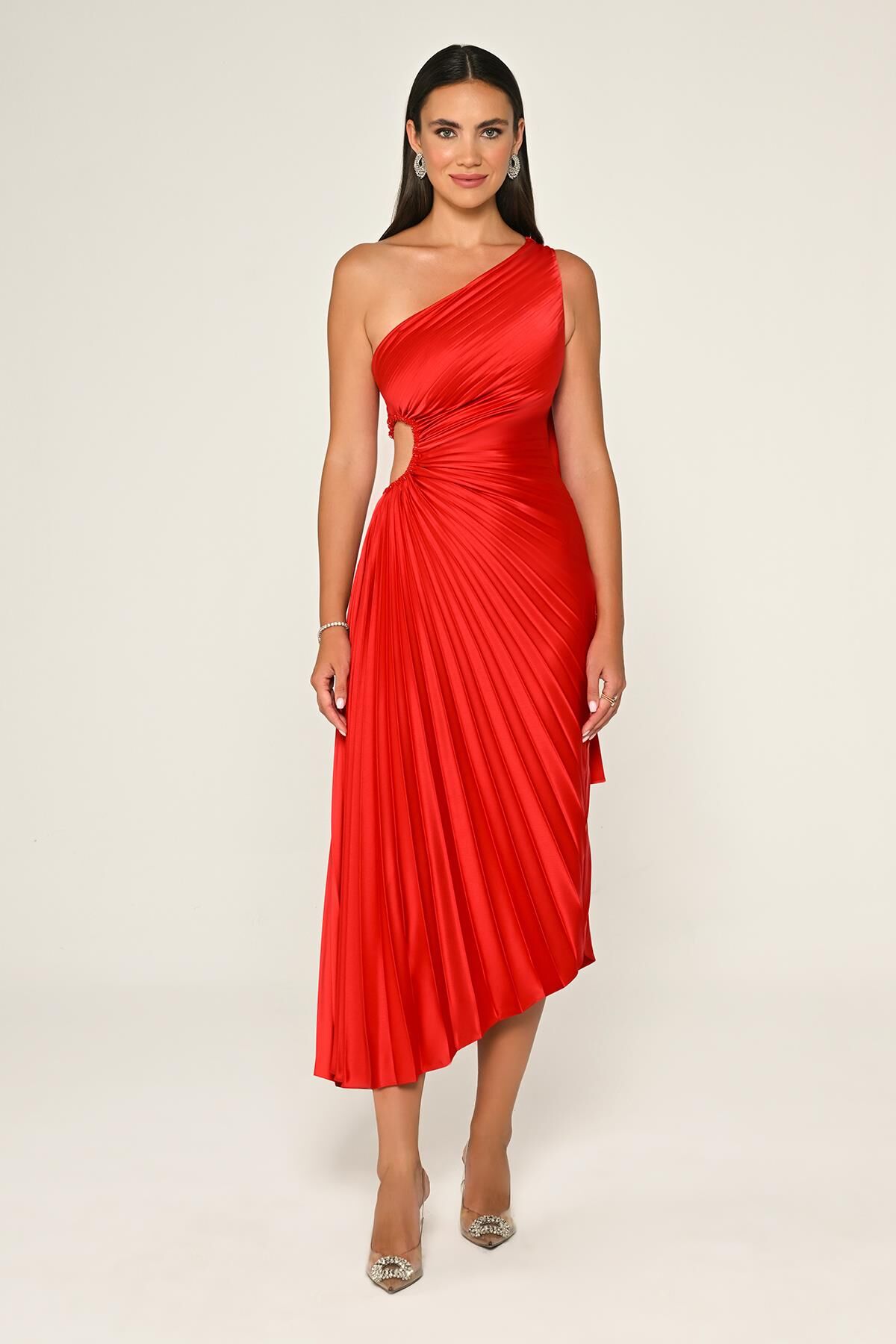 Tek Omuz Beli Pencere Detaylı Pliseli Saten Asimetrik Kesim Midi Elbise Kırmızı - 36