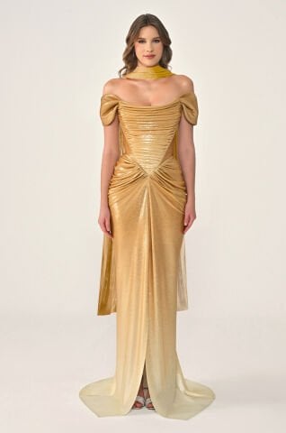 Düşük Kol Drapeli Önden Yırtmaçlı Parlak Kumaş Uzun Elbise