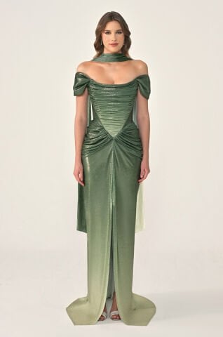 Düşük Kol Drapeli Önden Yırtmaçlı Parlak Kumaş Uzun Elbise