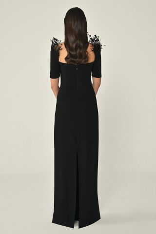 Kısa Kollu Omuz Tüy Aksesuarlı Krep Uzun Elbise Siyah - 40