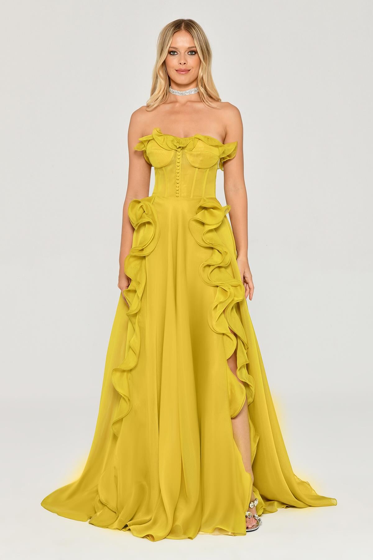 Trägerloses, langes Chiffonkleid mit Rüschen und doppeltem Schlitz, OXIDGRÜN – 42