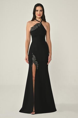 Boyundan Askılı Yaprak İşlemeli Krep Uzun Elbise