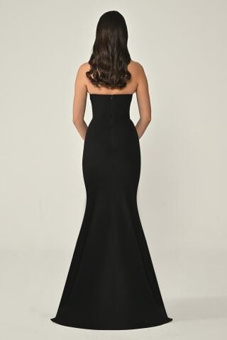 Boyundan Askılı Yaprak İşlemeli Krep Uzun Elbise