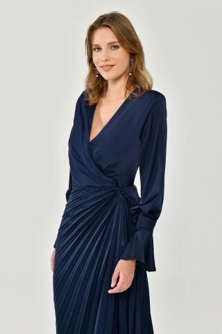 Uzun Kol V Yaka Pliseli Saten Midi Elbise Lacivert - 40