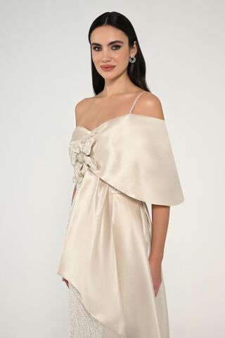 Tek Askılı Çiçek Aksesuarlı Payetli Saten Uzun Elbise EKRU - 40