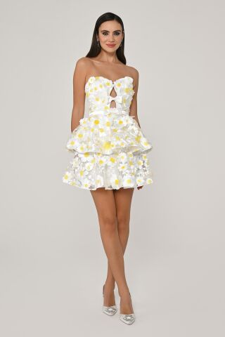 Straplez 3 Boyut Çiçek Aksesuarlı Kısa Elbise Beyaz - 40